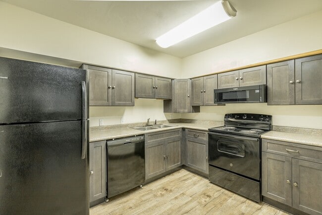 Building Photo - 179 4th St