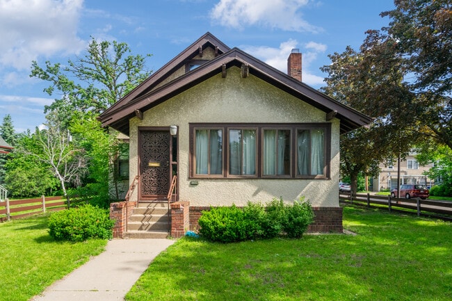 Building Photo - 1701 Hubbard Ave