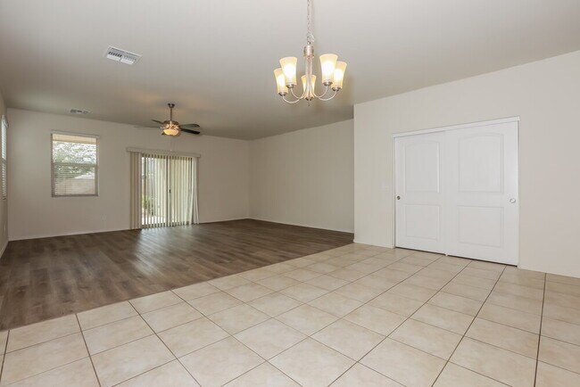 Foto del edificio - 4621 E Fire Opal Ln