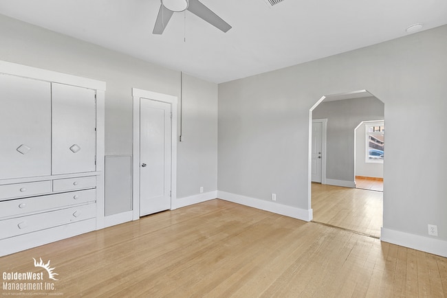 Building Photo - Charming 2Bdm 1Ba Duplex in Greater Corona...