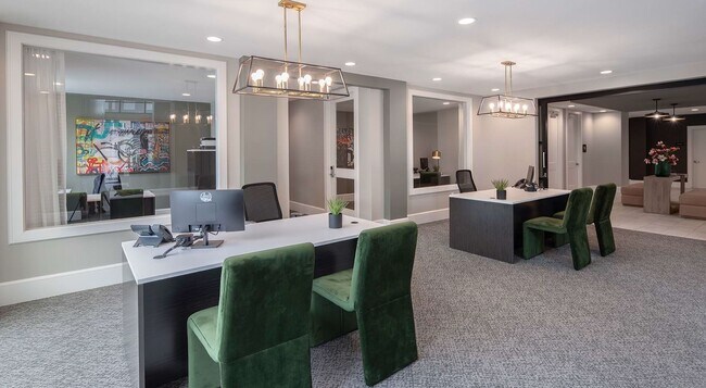 Foto del edificio - 2425 Bell St