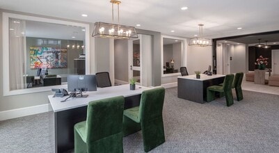 Building Photo - 2425 Bell St