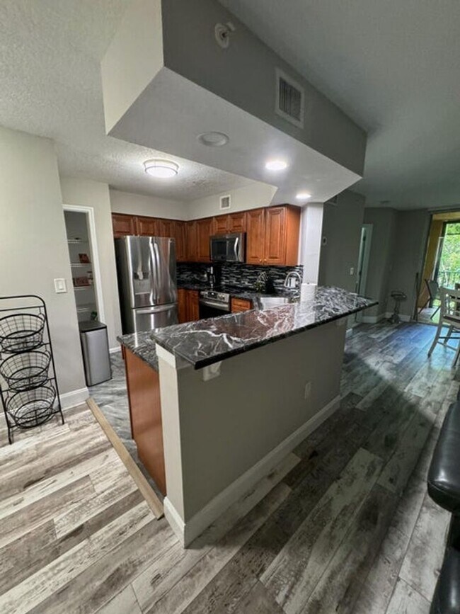 Foto del edificio - 300 Scotia Dr