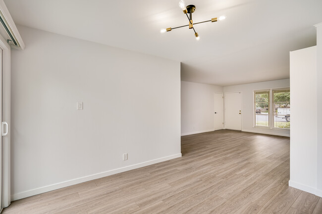 Building Photo - 3988 Sutherland Dr