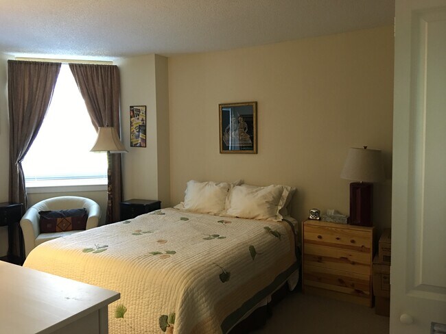 Main Bedroom - 880 N Pollard St