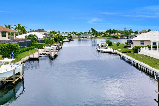 Foto del edificio - 1642 Rainbow Ct