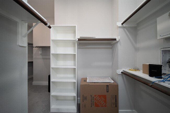 Foto del edificio - 5743 Kiam St