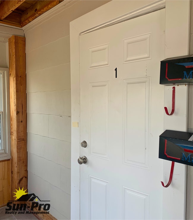 Building Photo - 808 S Grandview Ave