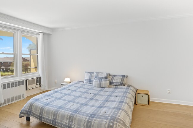 Foto del edificio - 91 Strawberry Hill Ave