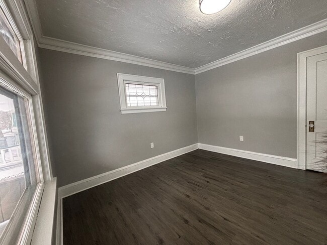 Building Photo - 64th,E.4072