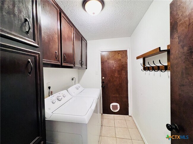 Foto del edificio - 1702 Fox Trail