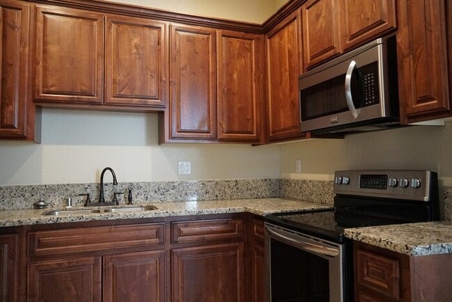 Foto del edificio - 3 Bedroom 1 Bath Duplex in Sacramento
