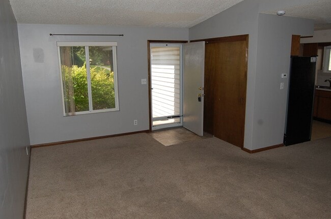 Building Photo - 3724 Clover Cir