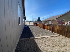 Building Photo - 1561 NW Spruce Ave