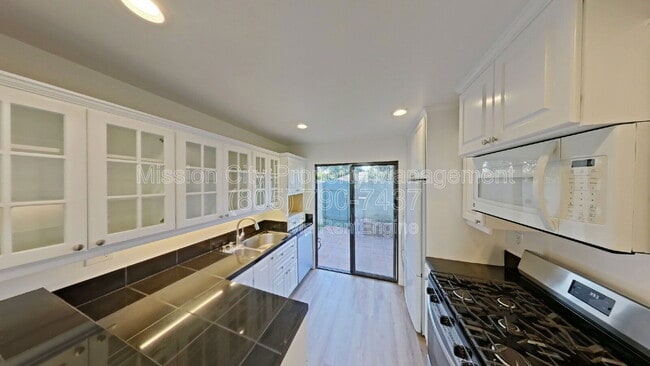 Building Photo - 1932 N Jameson Ln