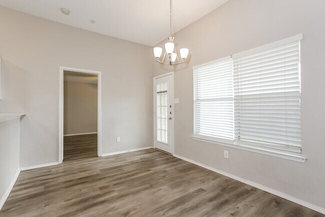Foto del edificio - 10213 Dallam Ln