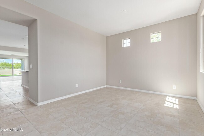 Foto del edificio - 8804 W Marshall Ave