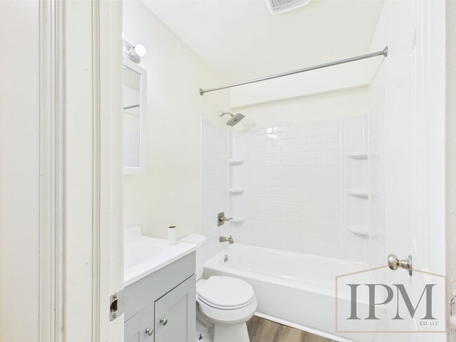 Foto del edificio - 4-bedroom, 1-bathroom home - Harrisburg Pa