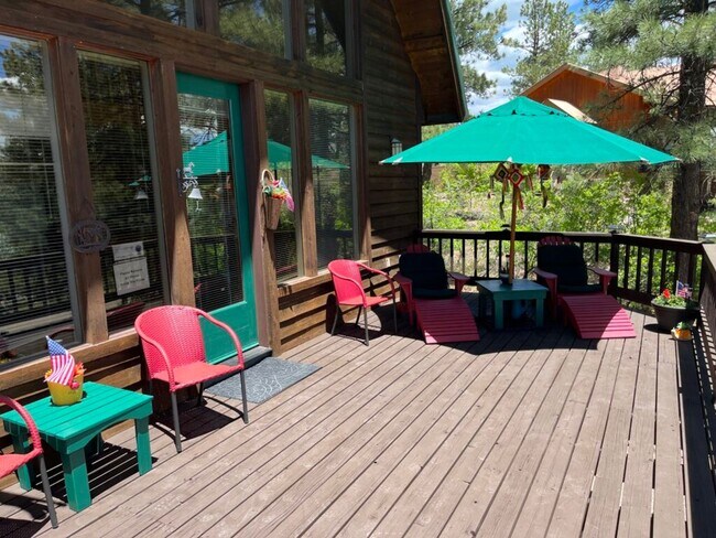 Foto del edificio - Beautiful 2100 sq ft, 3 BD/2BA Chalet, 5 M...