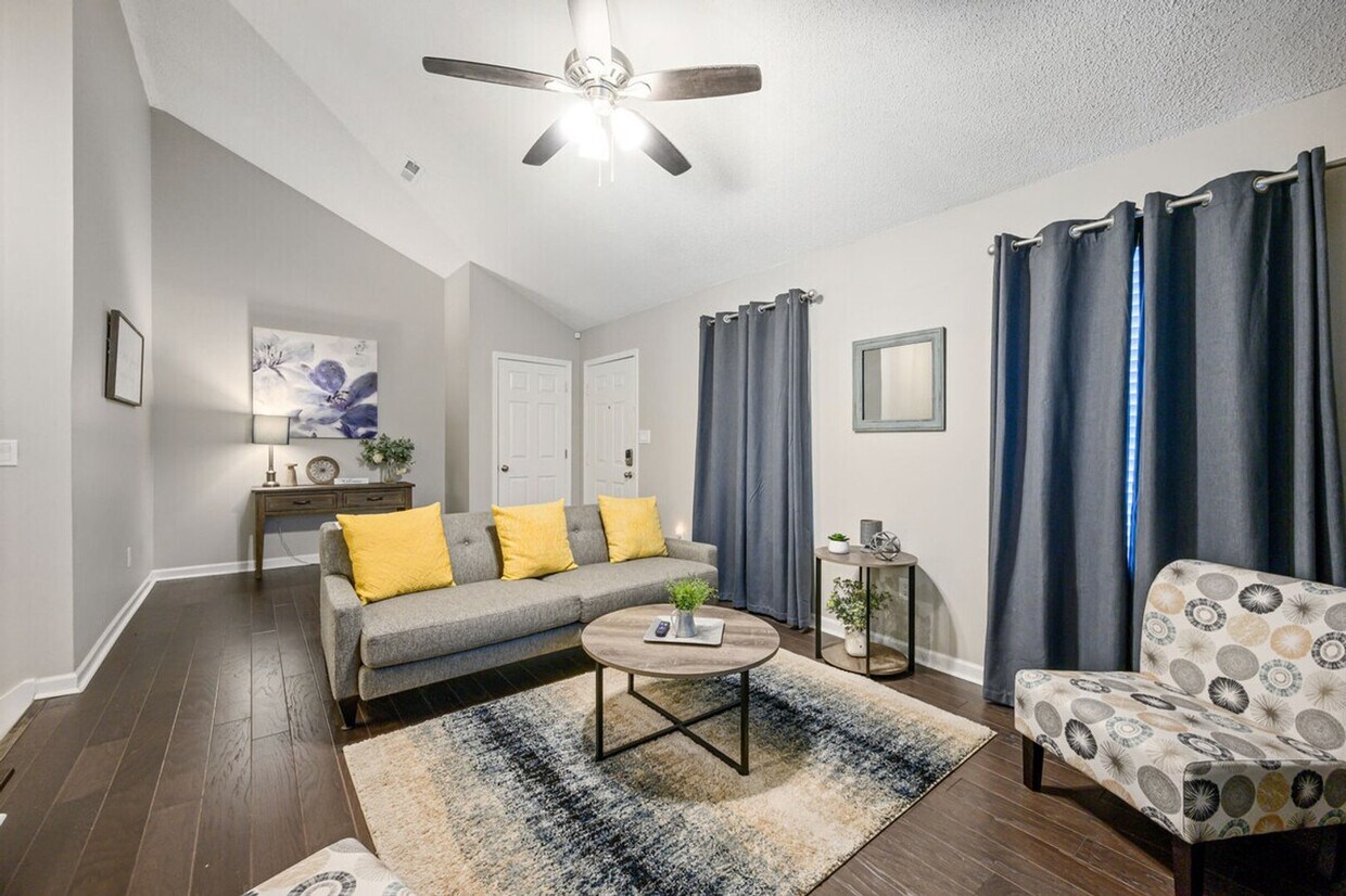 Foto principal - 81 Harrison Rd
