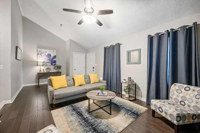 Building Photo - 10 Jill Ln