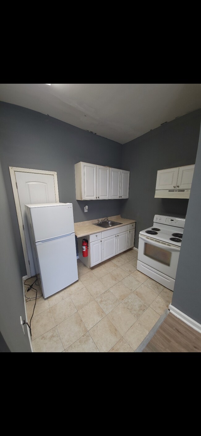 Building Photo - 8906 W Chester Pike