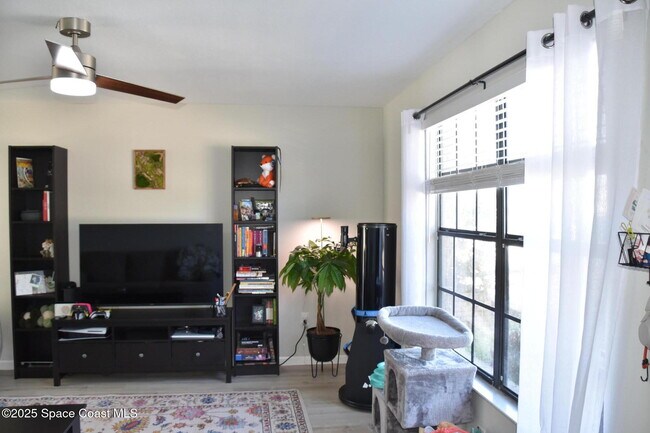 Foto del edificio - 1300 Arlington Ln NE
