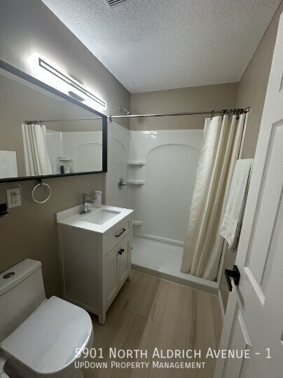 Foto del edificio - 5901 N Aldrich Ave