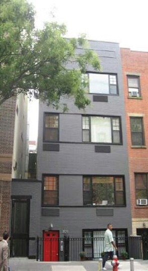 Primary Photo - 306 W 22nd St