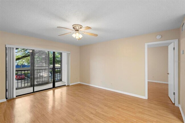 Foto del edificio - 8203 Sun Spring Cir