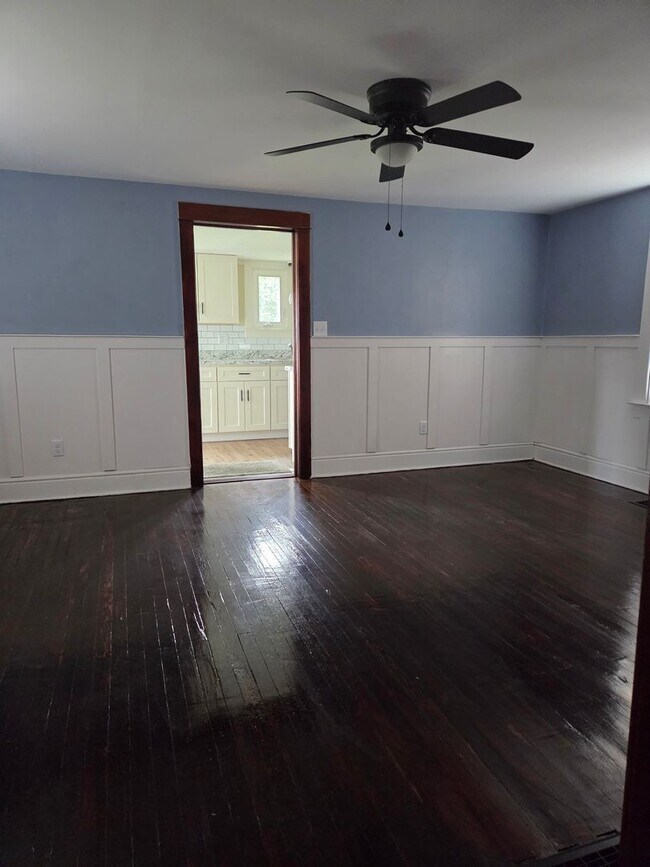 Foto del edificio - 1548 Monroe St