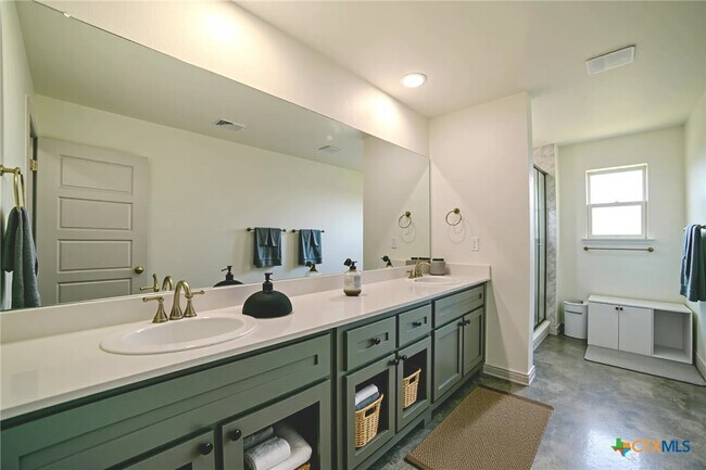 Foto del edificio - 770 Freedom Cir