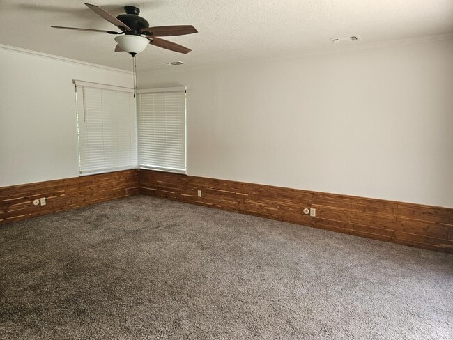 Building Photo - 37192 Kensington Dr