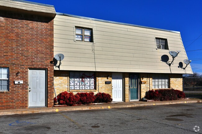 Building Photo - Macie Villas