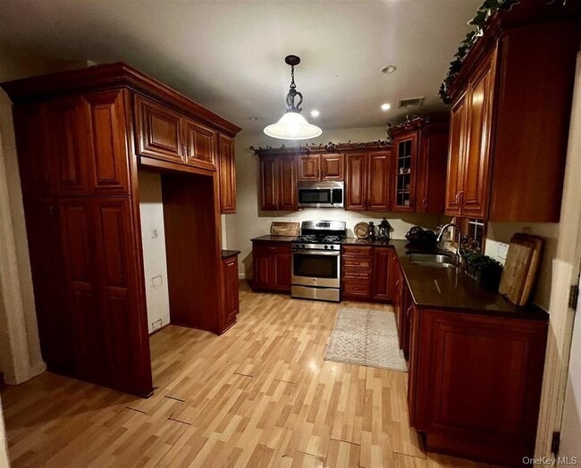 Building Photo - 665 NY-32