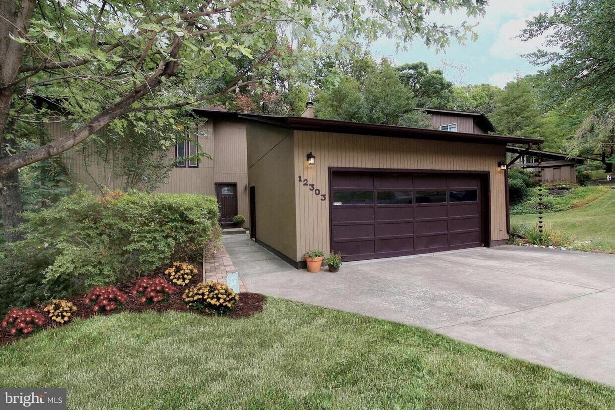 Primary Photo - 12303 Mulberry Ct