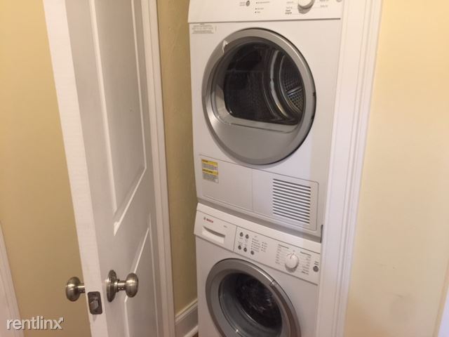 Foto del edificio - 395 W Broadway