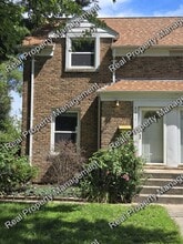 Building Photo - 8217 Highland Pl