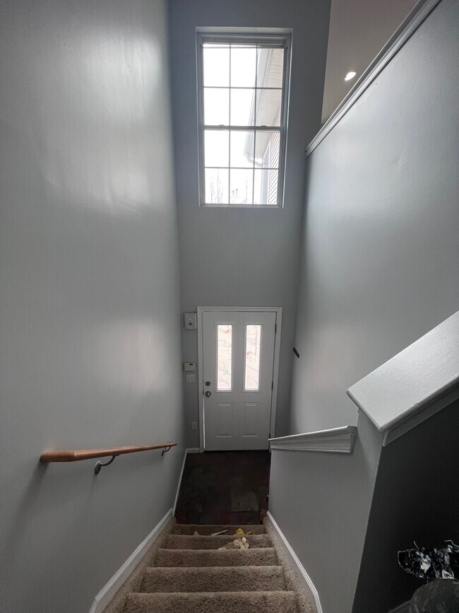 Foyer - 81 Chariot Ct