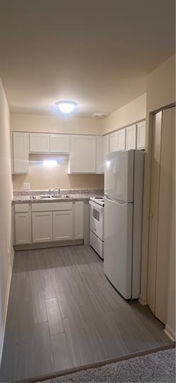 Remodeled kitchen - Little Fort Apartments