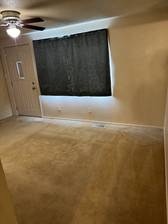 Building Photo - 974 Greenwood Trail W Dr