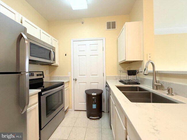 Foto del edificio - 1580 Spring Gate Dr.