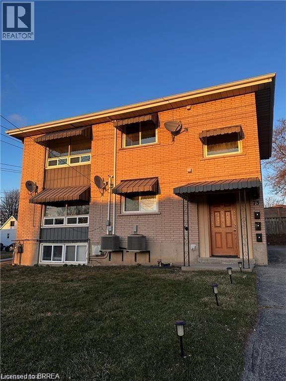 Photo du bâtiment - 73 FOURTH Avenue Unit# 2