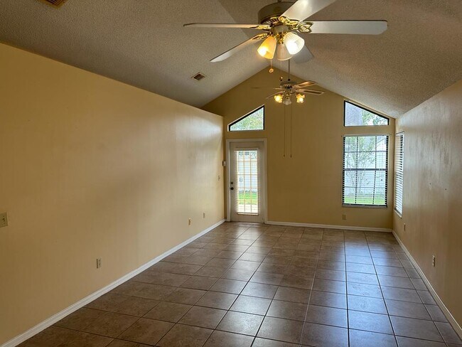 Foto del edificio - 9869 Aloma Bend Ln