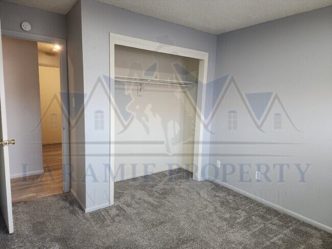 Building Photo - 2310 E Garfield St