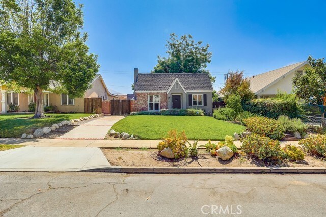 Foto principal - 1402 N Oxford Ave