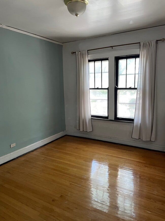 Foto del edificio - 4732 N Oakley Ave