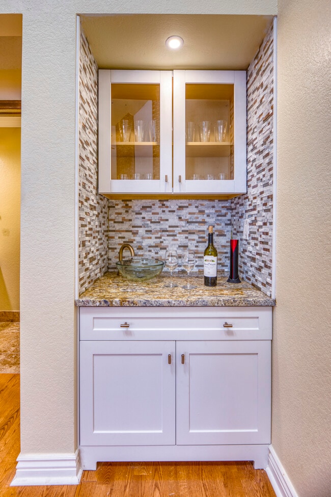 Wet Bar - 1518 E Nichols Cir
