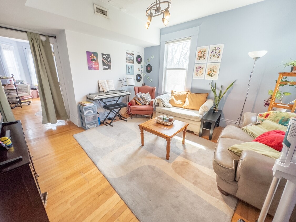 Photo - 21 Essex St (Cambridge, MA)