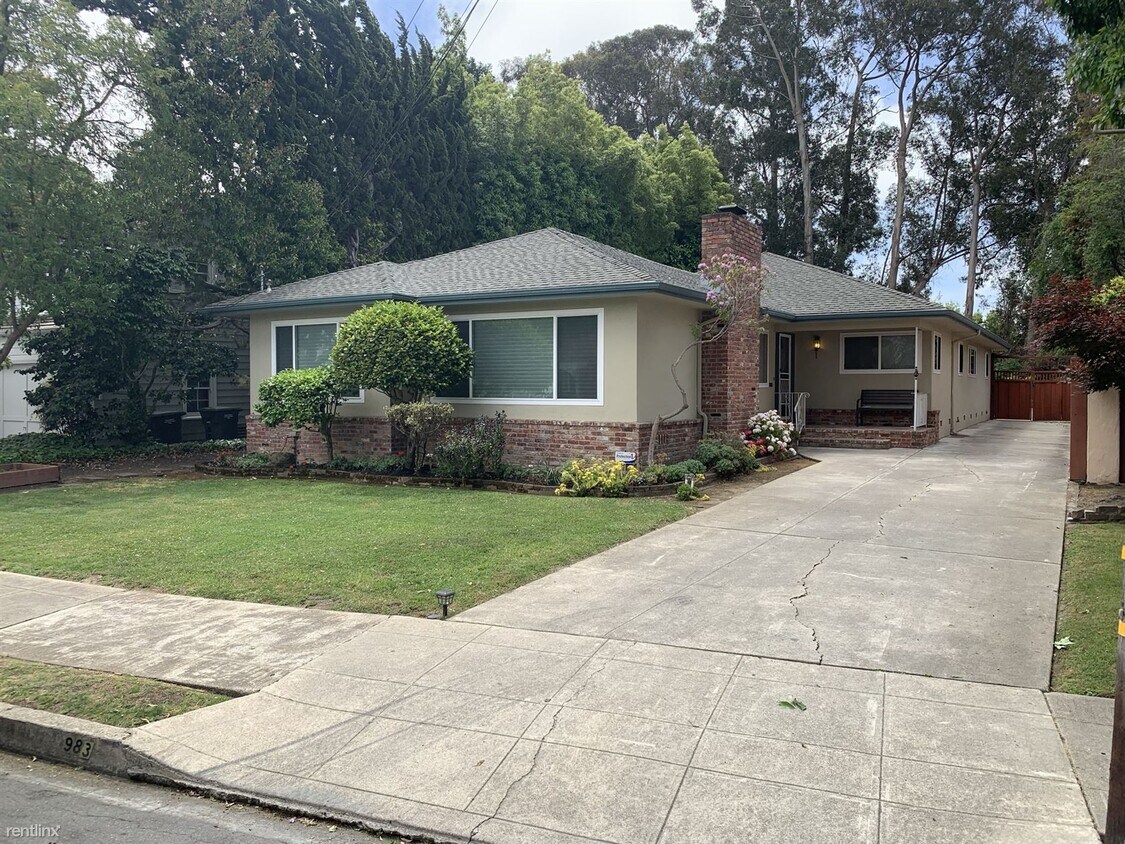 Primary Photo - 4 br, 2.5 bath House - 983 Glen Drive